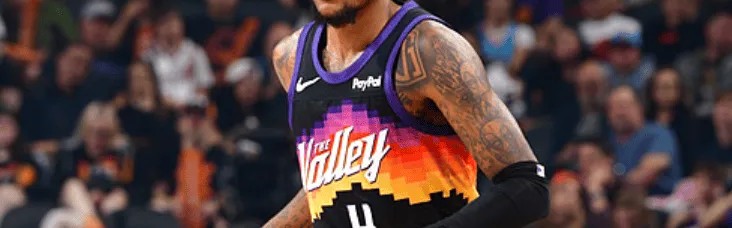 队记：杰伦-格林中场时返回赛场尝试热身，随后又返回更衣室