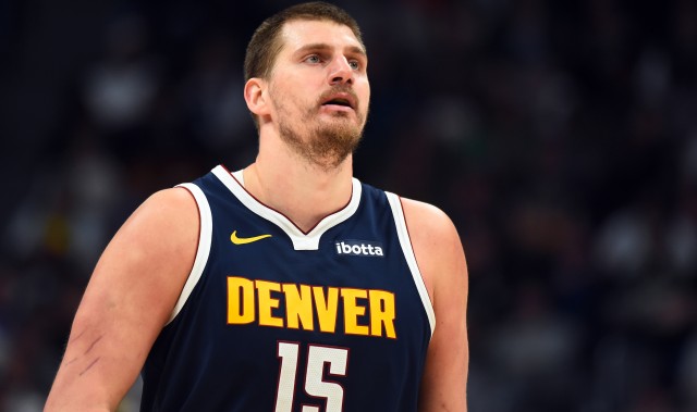 华体会体育下载-阿德尔曼：约基奇遭受不公平判罚 没有人会对其他MVP进行膝盖攻击