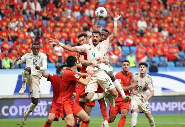 1725979079479014619.jpg (体育)(63)足球——世预赛:中国对阵沙特XxjpseC007380_20240910_PEPFN0A001.jpg